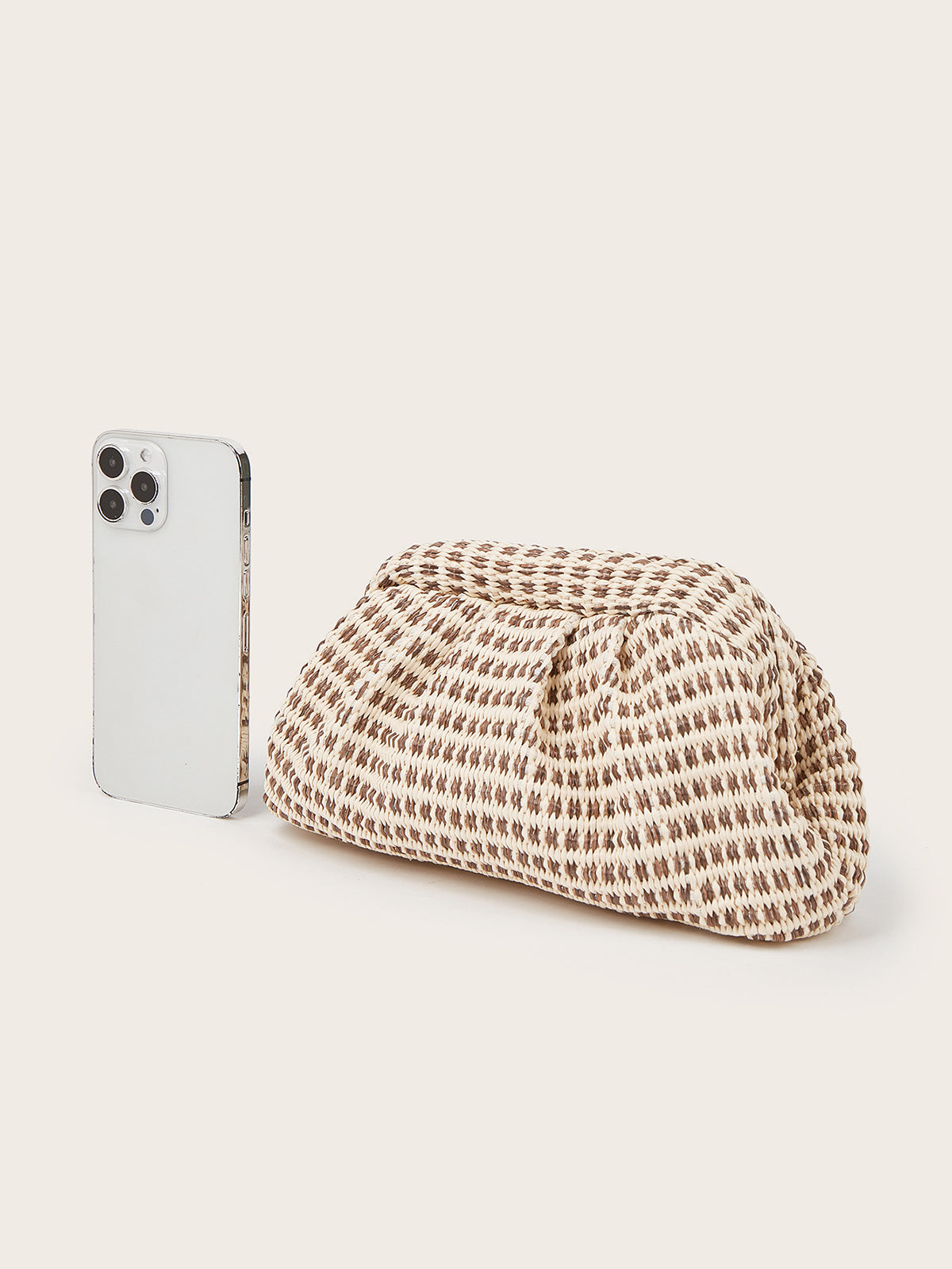 Bolso de mano tipo clutch con solapa tejida bidireccional