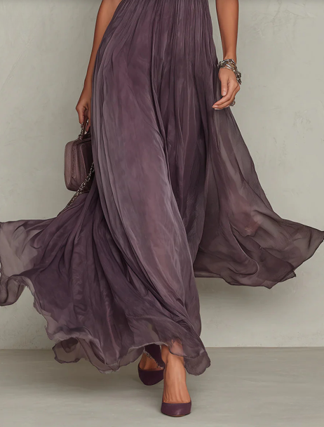 Luisa • Vestido largo morado con escote en V y ribete de encaje de gasa