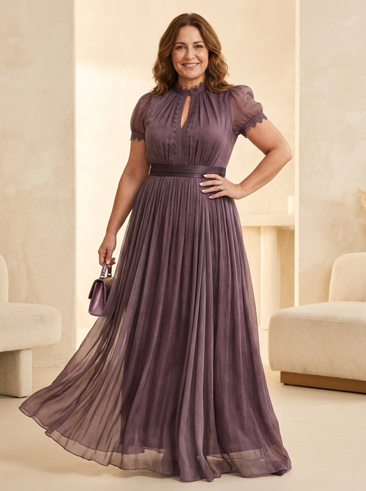 AURE Vestido Largo Morado con Escote en V en mujer real curvy