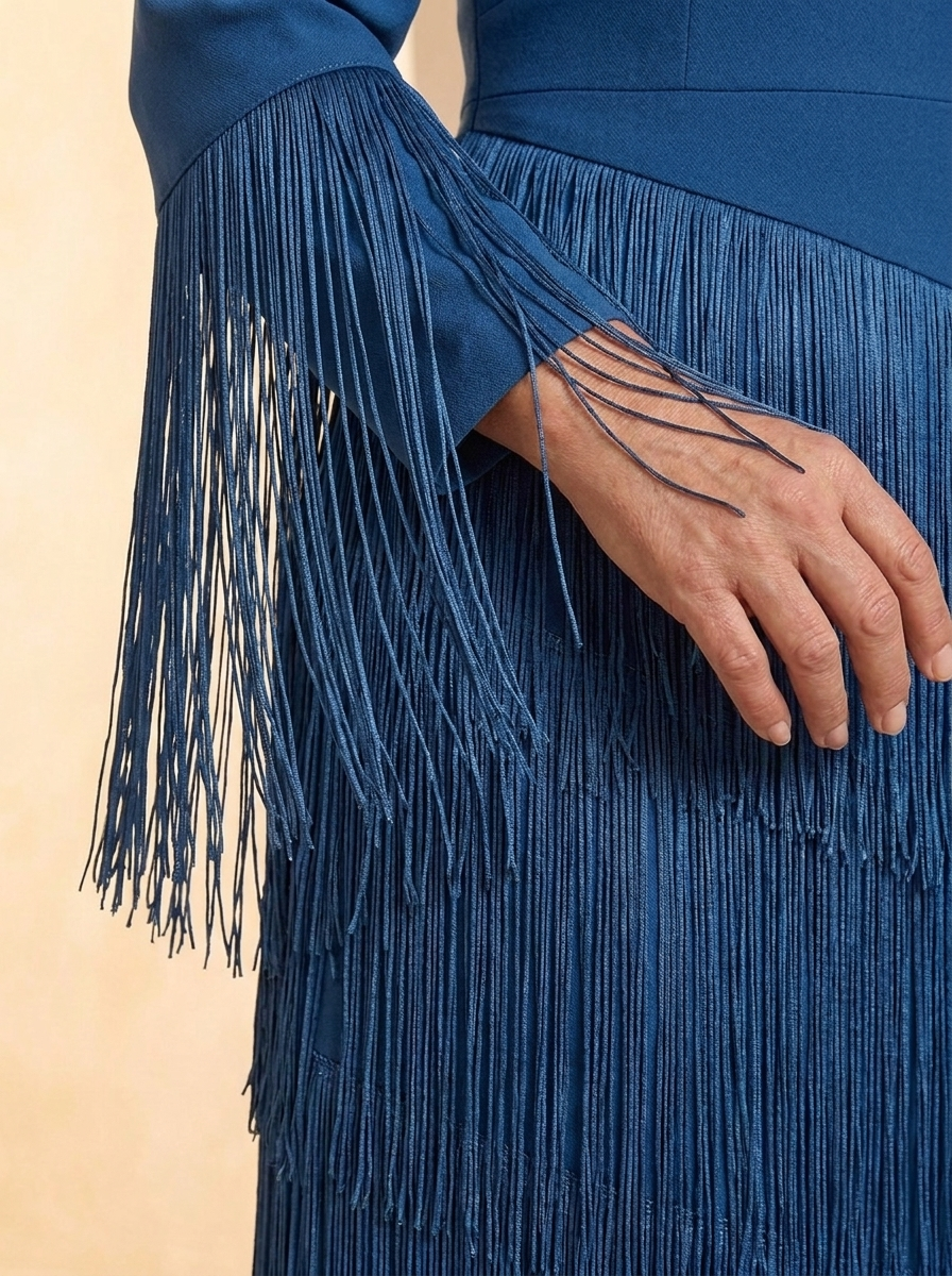 Vestido con mangas de flecos AURE - detalle de los flecos