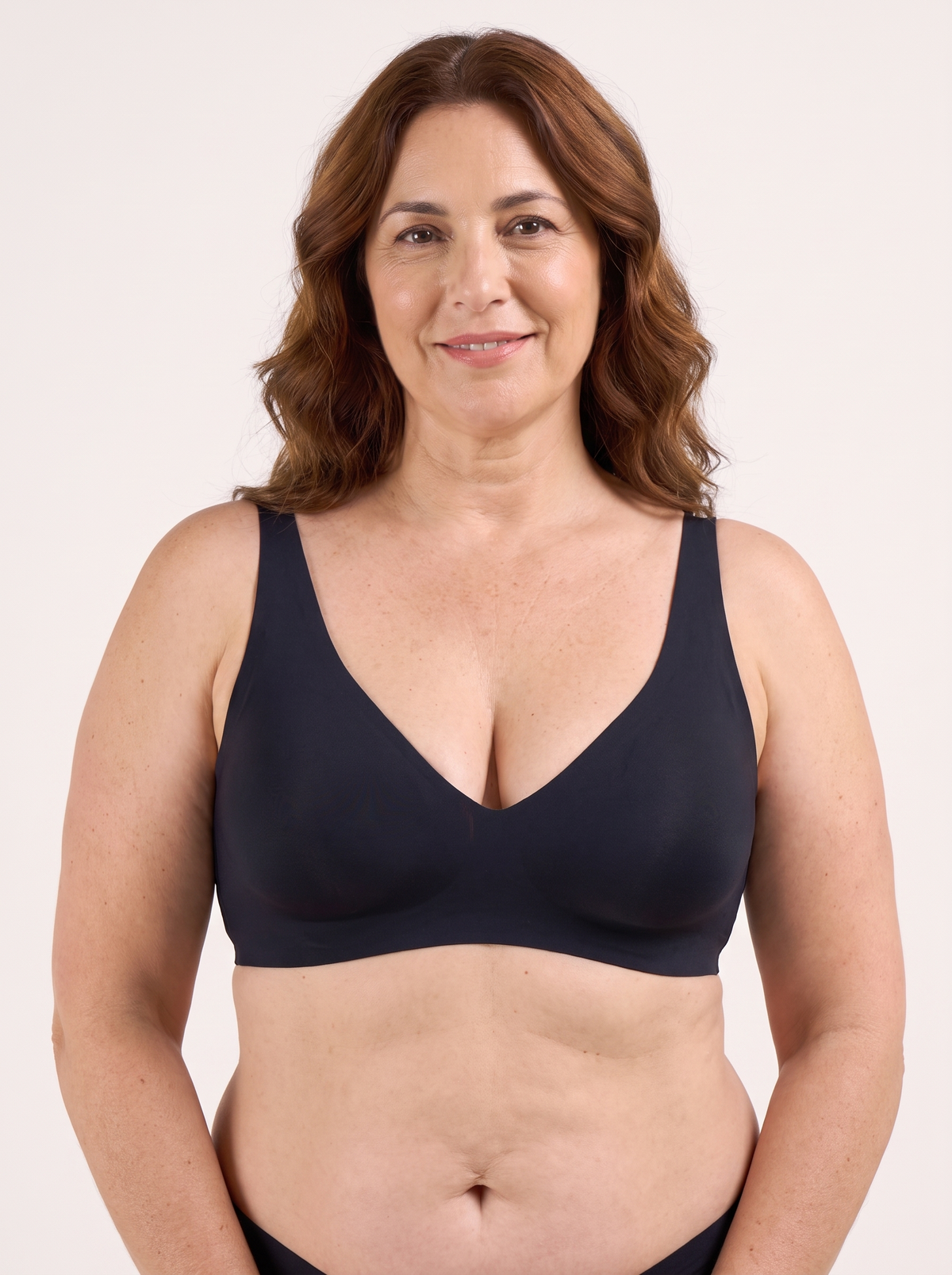 Sujetador push-up escote V negro - frontal cuerpo real