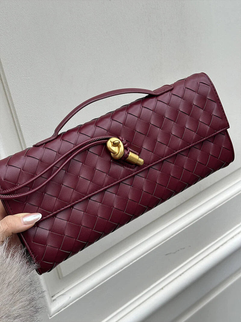 Bolso de mano tipo clutch con solapa tejida bidireccional